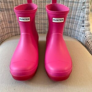 Hunter Women’s Fuchsia Rain Boots